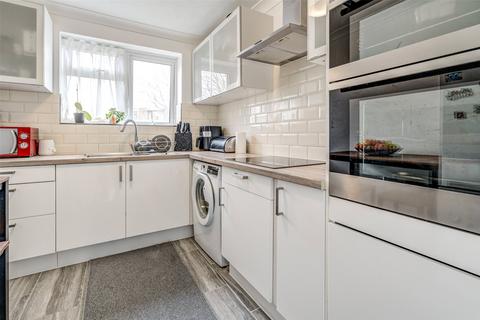 2 bedroom flat for sale, Sunningdale Court, Goring-by-Sea BN12