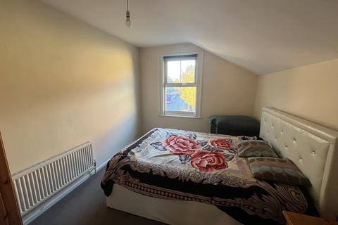 2 bedroom flat to rent, High Street, Compton RG20