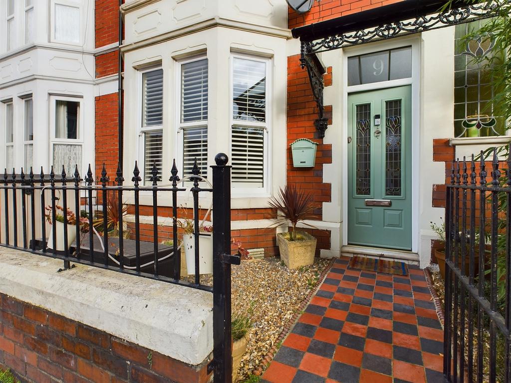 Front Garden &amp; Entrance