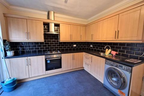 4 bedroom semi-detached house to rent, Mead Road, Edgware HA8