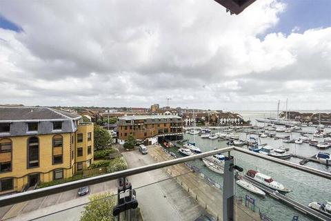 2 bedroom flat to rent, Channel Way, Southampton SO14