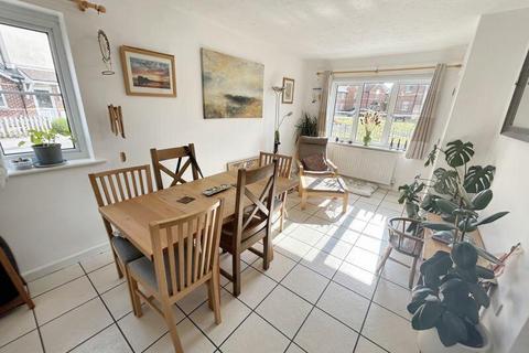 4 bedroom end of terrace house to rent, Douglas Road, Weymouth DT4