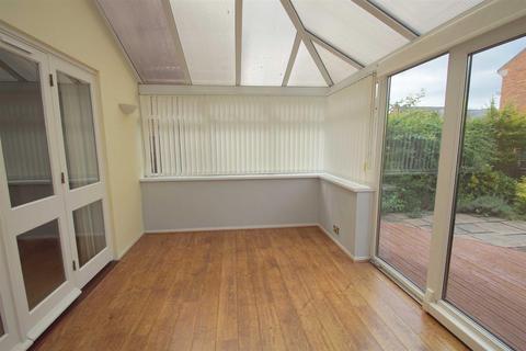 2 bedroom semi-detached house to rent, Lennox Gardens, Temple Newsam