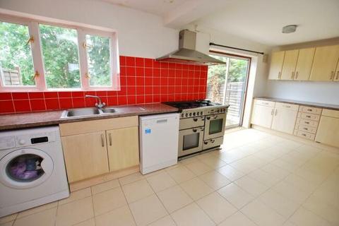 3 bedroom terraced house to rent, Bushy Hill Drive, Guildford GU1