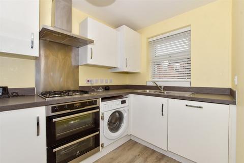 2 bedroom end of terrace house for sale, Kings Avenue, Ashford, Kent