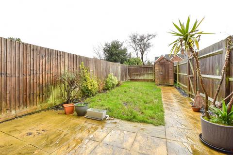 2 bedroom end of terrace house for sale, Kings Avenue, Ashford, Kent