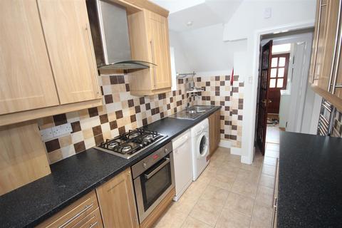 3 bedroom semi-detached house to rent, Bents Green Road, Sheffield