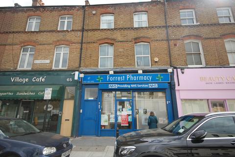 Studio to rent, Blythe Road, London W14