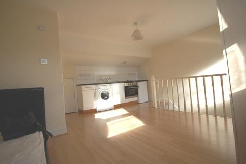 Studio to rent, Blythe Road, London W14