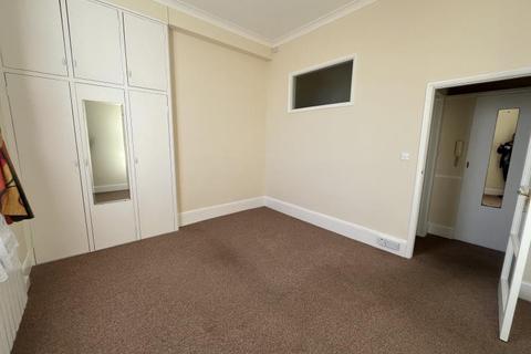 Studio to rent, Cornwallis Gardens