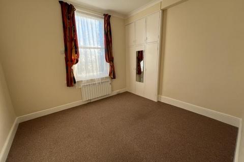 Studio to rent, Cornwallis Gardens