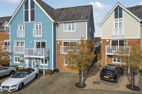 4 bedroom end of terrace house for sale, The Lakes, Larkfield, Aylesford