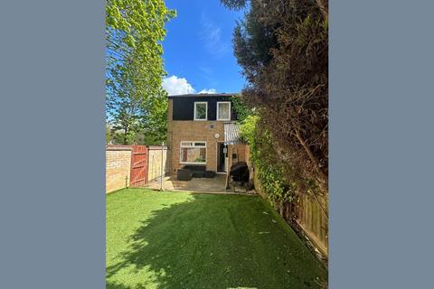 3 bedroom end of terrace house to rent, Bringhurst, Peterborough