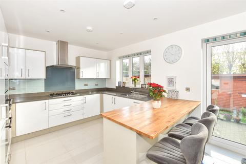 3 bedroom semi-detached house for sale, Cranborne Gardens, Crowborough, East Sussex