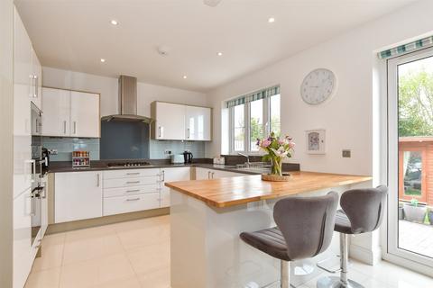 6 Cranborne Gardens, Crowborough, TN6 1FA
