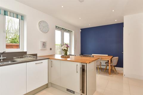 6 Cranborne Gardens, Crowborough, TN6 1FA