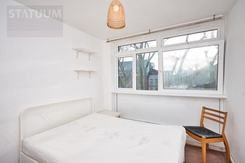 1 bedroom in a flat share to rent, Mile End Road,  London, E3