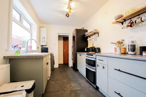 3 bedroom terraced house to rent, Neville Street, York