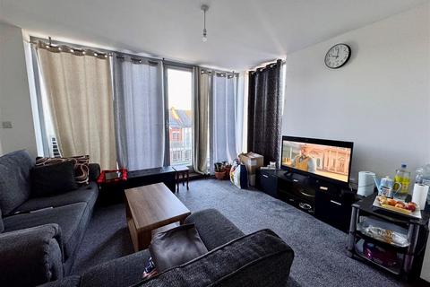 2 bedroom apartment to rent, West Road, Westcliff-On-Sea