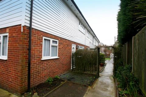 2 bedroom flat to rent, Ryarsh Lane, West Malling ME19