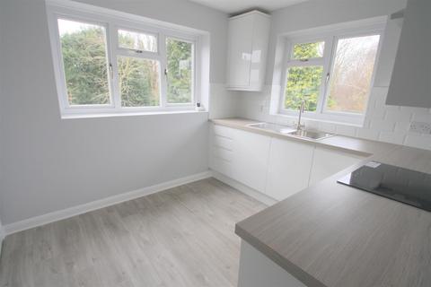 2 bedroom flat to rent, Ryarsh Lane, West Malling ME19