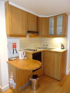 Studio to rent, Cartwright Gardens, Bloomsbury, London, WC1H