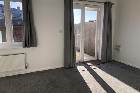 2 bedroom end of terrace house to rent, Markham Rise, Bedford