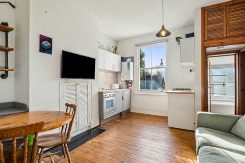 1 bedroom flat for sale, Marjorie Grove, London, SW11