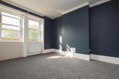 2 bedroom flat to rent, Enys Road, Eastbourne