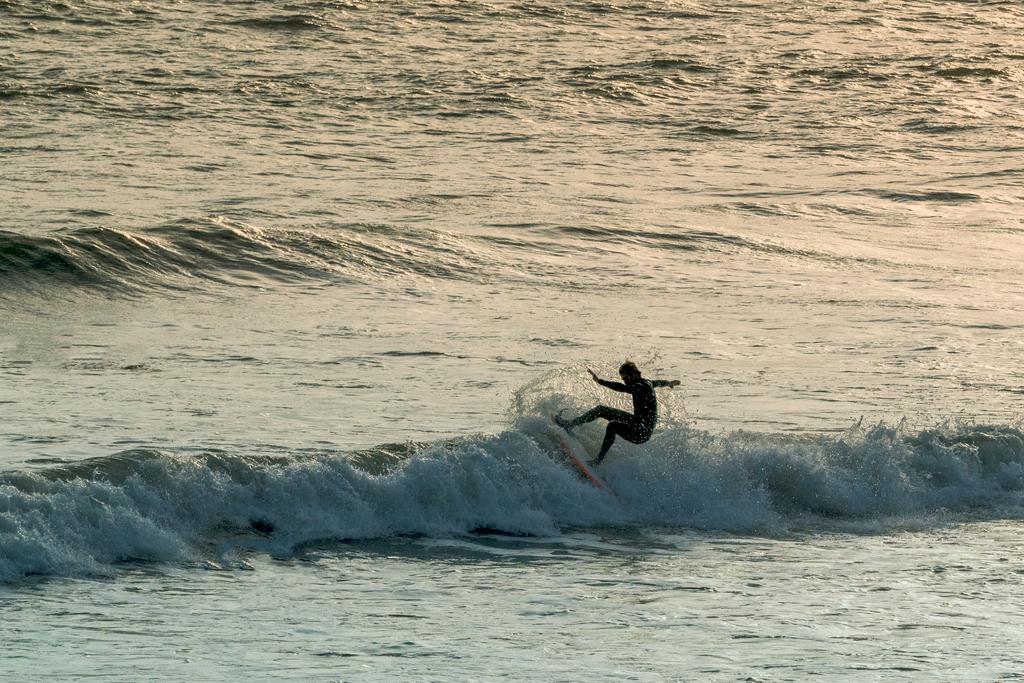 Surfing Porthcawl CF36