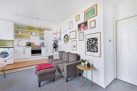 1 bedroom flat for sale, Batley Road, London N16