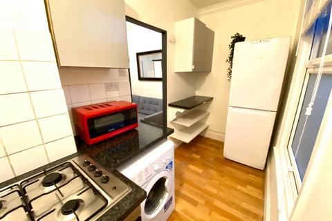 1 bedroom maisonette to rent, Bickley St, London, London