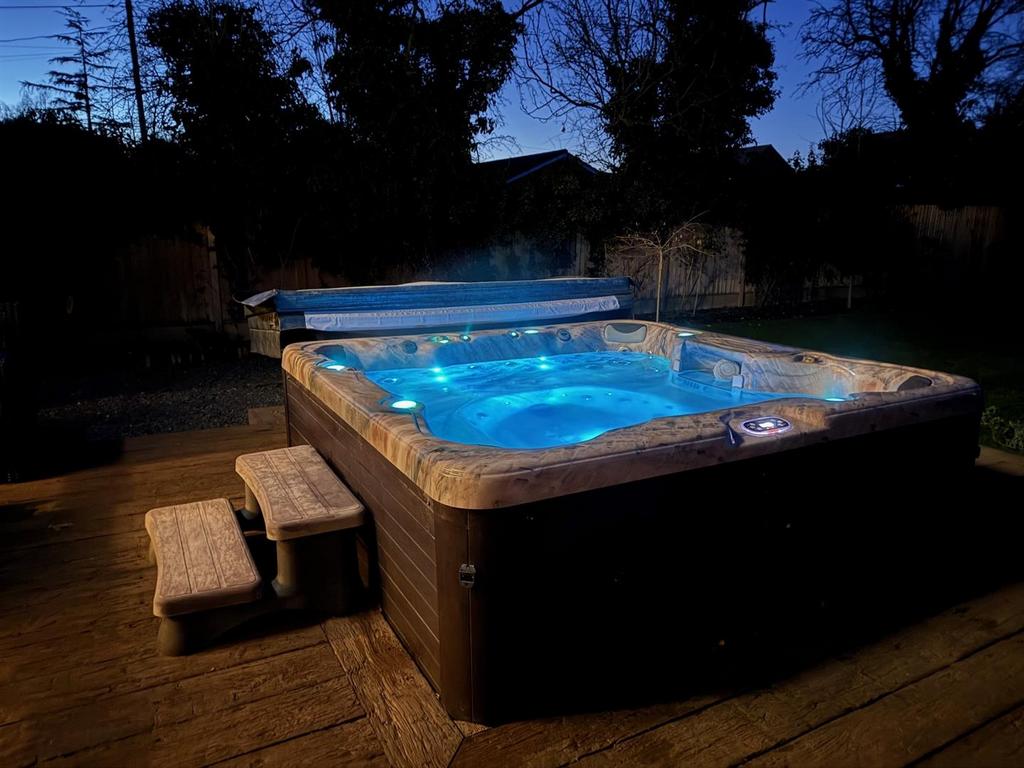 Hot tub 2.jpg