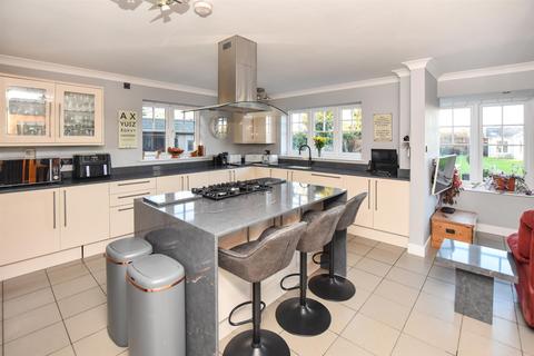 5 bedroom detached house for sale, The Avenue, North Fambridge