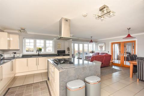 5 bedroom detached house for sale, The Avenue, North Fambridge