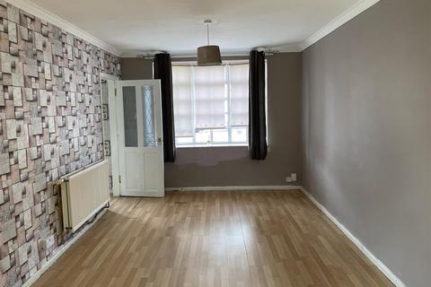 3 bedroom semi-detached house to rent, Wildtree Avenue, Wolverhampton