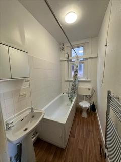 2 bedroom flat to rent, Belmont Road, London, N15