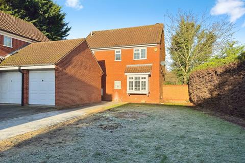 4 bedroom link detached house to rent, Bedfordshire Way, Wokingham RG41