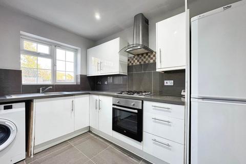 4 bedroom link detached house to rent, Bedfordshire Way, Wokingham RG41