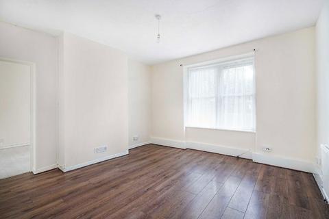 3 bedroom flat to rent, Amhurst Road, London E8