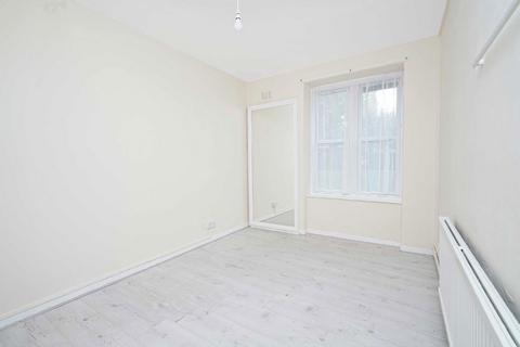 3 bedroom flat to rent, Amhurst Road, London E8