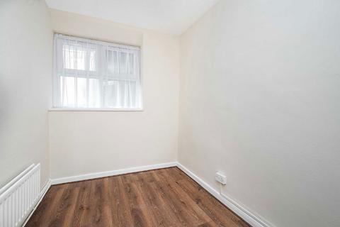 3 bedroom flat to rent, Amhurst Road, London E8