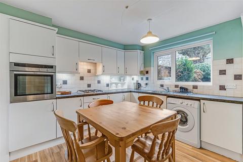 Flat 1, Albany Court Albany Walk, Ilkley, LS29 9LZ