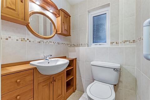 Flat 1, Albany Court Albany Walk, Ilkley, LS29 9LZ