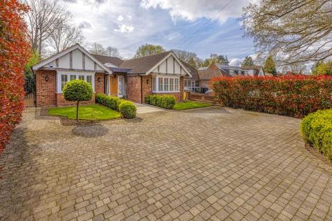 4 bedroom bungalow to rent, THORPE GREEN, SURREY