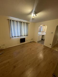 1 bedroom flat to rent, Magpie Close, EN1