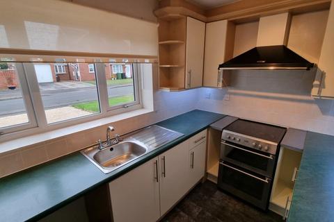 2 bedroom semi-detached house to rent, Meadow Park Road, Stourbridge