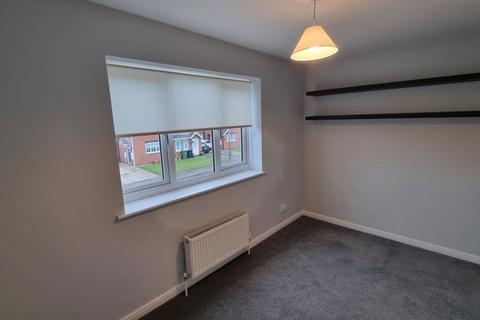 2 bedroom semi-detached house to rent, Meadow Park Road, Stourbridge