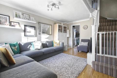 2 bedroom end of terrace house for sale, Hollybush Way, Cheshunt