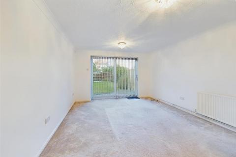 17 Bittern Way, Aylesbury, HP19 0WP